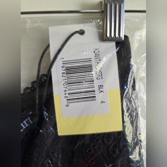 NWT! Kourt, Tensley Top, Black, SIZE 4, MSRP$172.50 - Picture 12 of 12